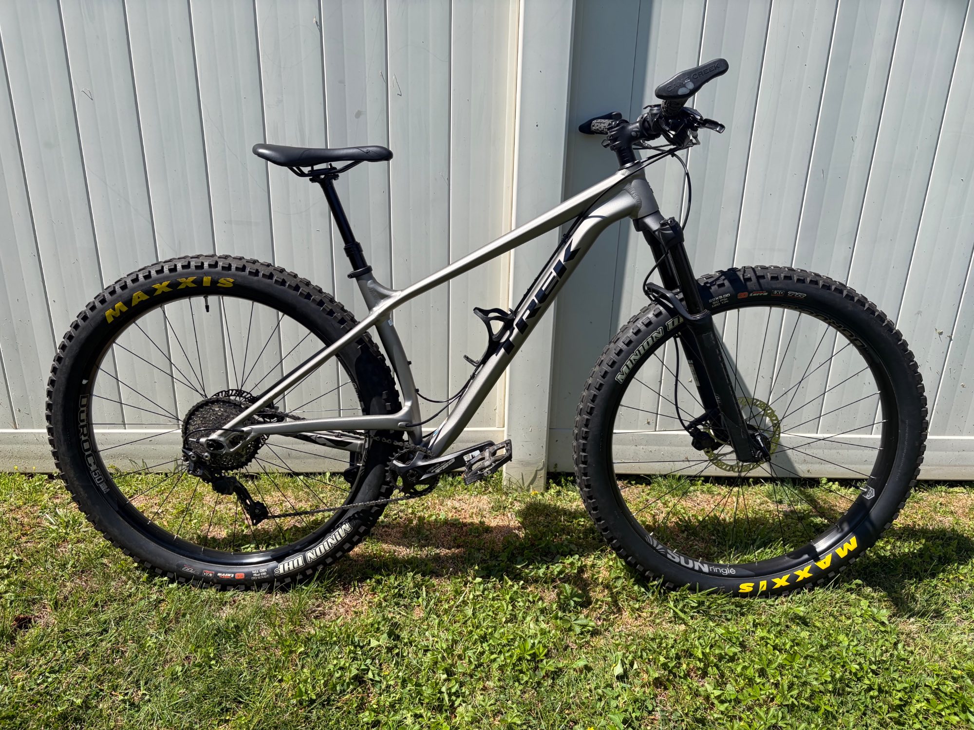 2017 Fuji Adventure 27.5 V-Brake ST Value & Price Guide | Bicycle